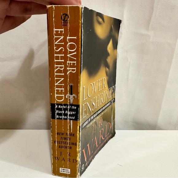 Lover Enshrined: A Novel of the Black Dagger Brotherhood by J.R. Ward Book 6 - Picture 2 of 4